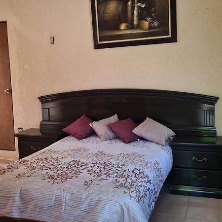 Room In Guest Room - Padrinos Hostal La Paz Full House מראה חיצוני תמונה