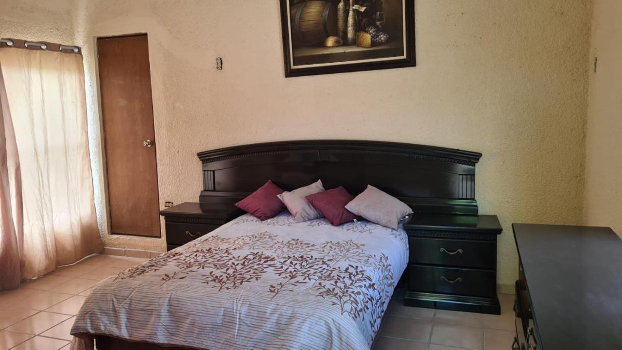 Room In Guest Room - Padrinos Hostal La Paz Full House מראה חיצוני תמונה