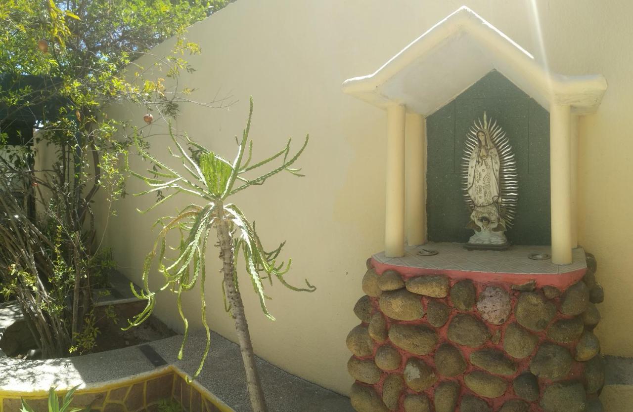 Room In Guest Room - Padrinos Hostal La Paz Full House מראה חיצוני תמונה
